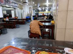 大堂-牛一嘴·兰州牛肉面·大盘鸡(财富中心店)