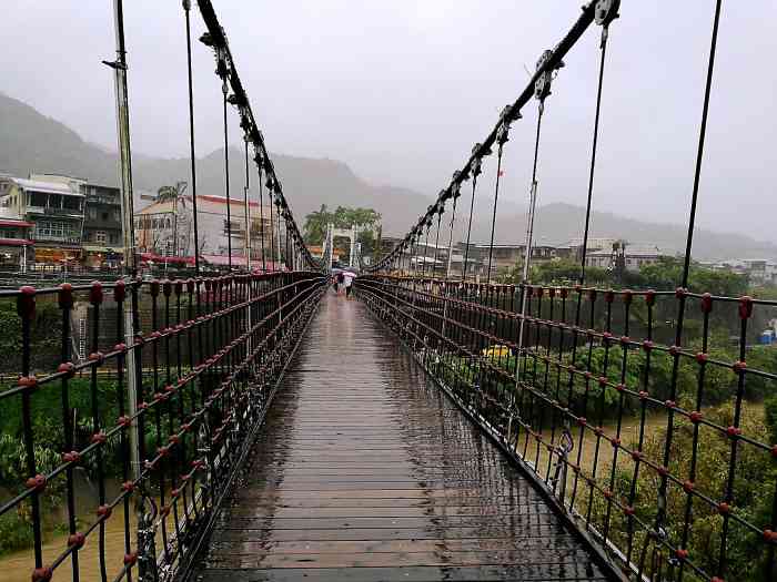 静安吊桥-"静安吊桥,在上面走有一种民族风情,哈哈,."-大众点评移动版