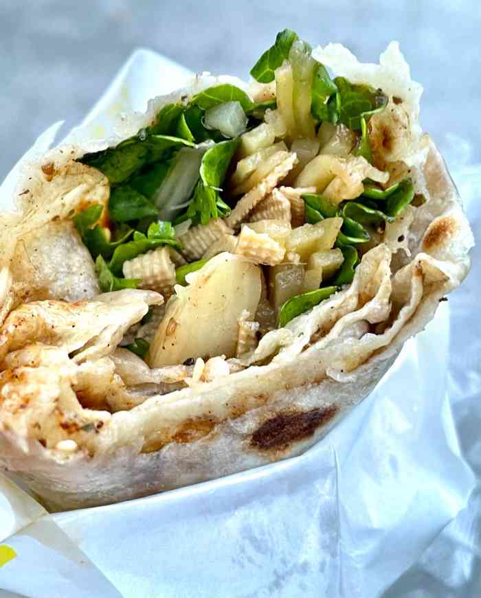 翟记老妈妈卷饼-"[薄荷]环境:环境也谈不上有啥环境,店铺.