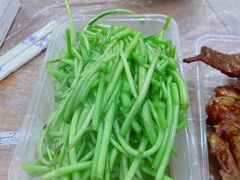 清炒泥蒿-蓝精灵饺子店