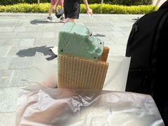 -詹爷爷乌节路街头冰淇淋