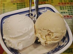 招牌榴莲椰子双球雪糕-顺记冰室(宝华路店)