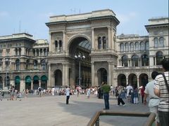 -文艺复兴百货(米兰大教堂广场店)