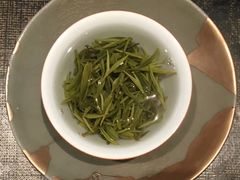 带着清晨森林的气息，兰香和类似栀子花香交替呈现，草木气味清澈澄明，水润水润的茶汤直接感觉人生美好。&nbsp;&nbsp;径山茶的美-见山茶事(丽水路店)