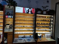 -优医视平价眼镜蔡司依视路折扣工厂店(十里堡店)