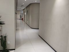 -王朝大酒店徐汇店-地面停车场