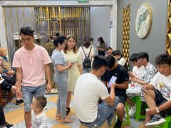 等位区-凤凰路何眼镜香辣蟹(花果园店)