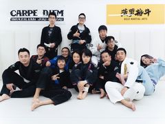 -菠萝格斗巴西柔术训练馆
