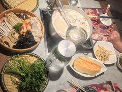 -尚尚仙·酸汤猪手·猪肚鸡火锅(华联万柳购物中心店)