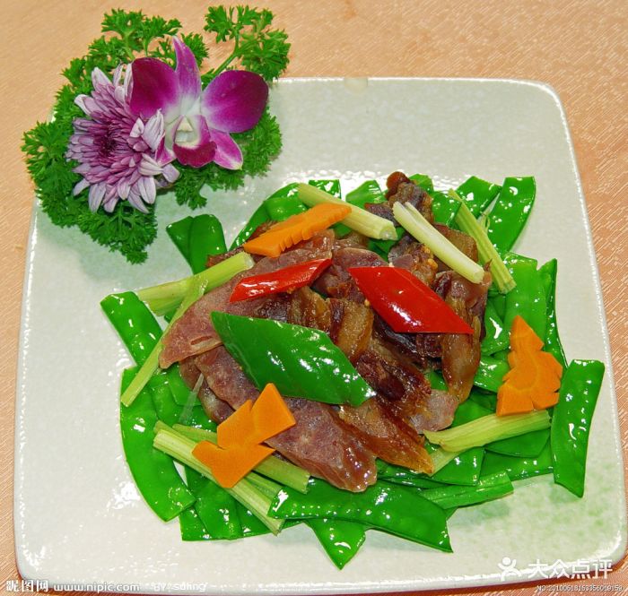 新悦港式餐厅荷兰豆炒腊味38元图片