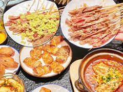 -何妹湿辣牛肉·粤式烧烤砂煲(桂雅路店)