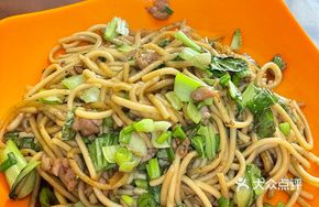 Vegetable and Pork Noodles Stir-fry