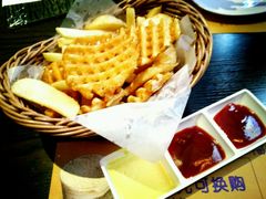 酷薯三兄弟-酷公社·榴莲披萨(太原街店)