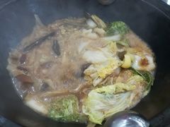 特色鱼锅-粘豆包柴火铁锅炖