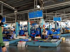 -霞涌市场海鲜摆卖区