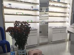 -视野联行眼镜蔡司·依视路官方授权店(顺城店)