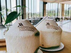 新鲜椰青-大堂酒廊·亚龙湾万豪度假酒店
