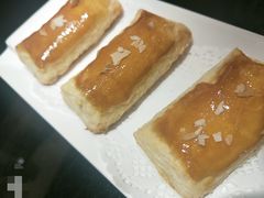 榴莲酥-高第街56号港式餐厅·精选(世茂广场宽厚里大明湖店)
