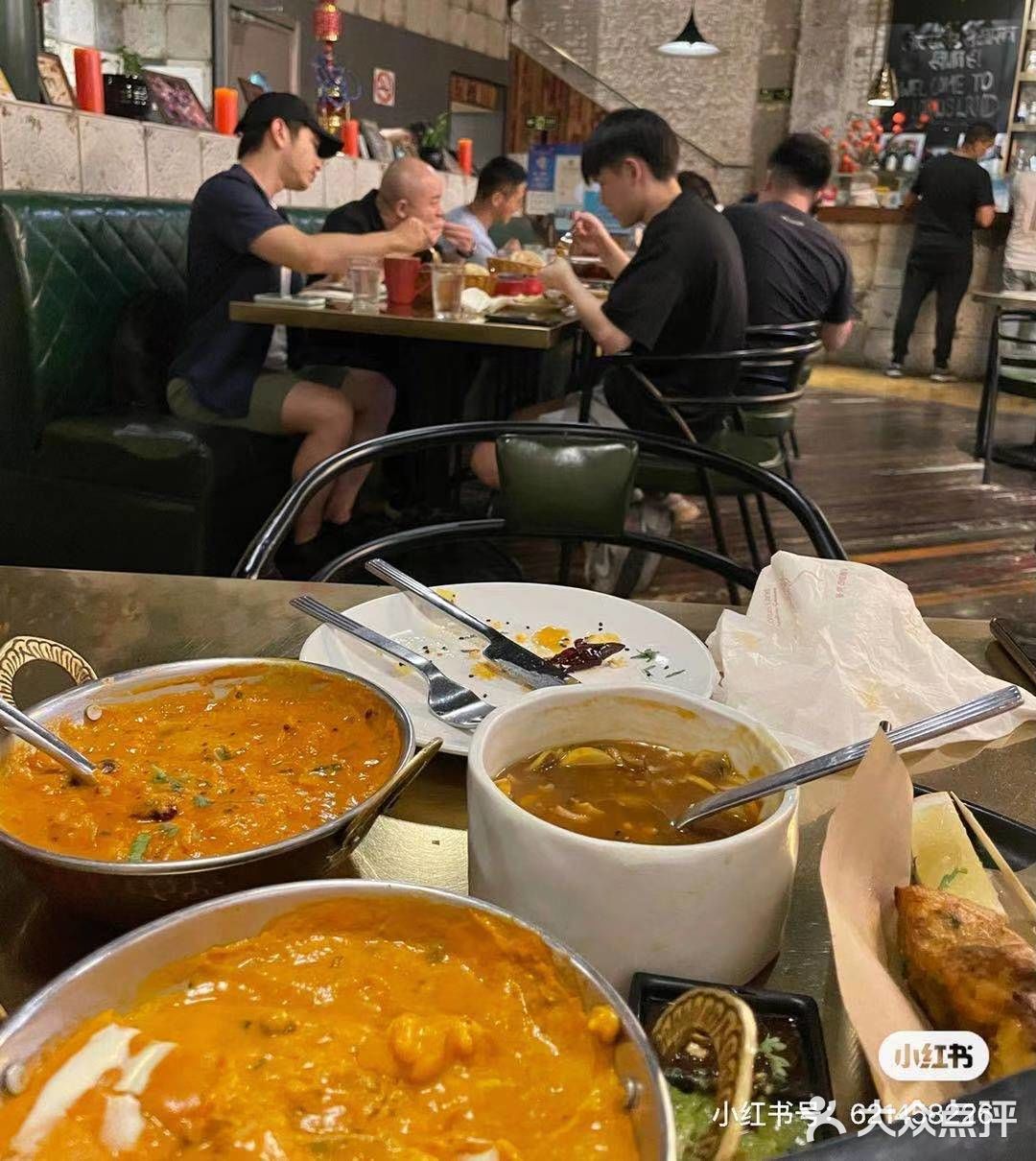 陪烤饼超好吃 烤的恰到好处明显黄油味有嚼劲有芝麻香