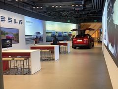 -TESLA 特斯拉(上海太古汇体验店)