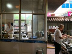 -茅屋大酒店