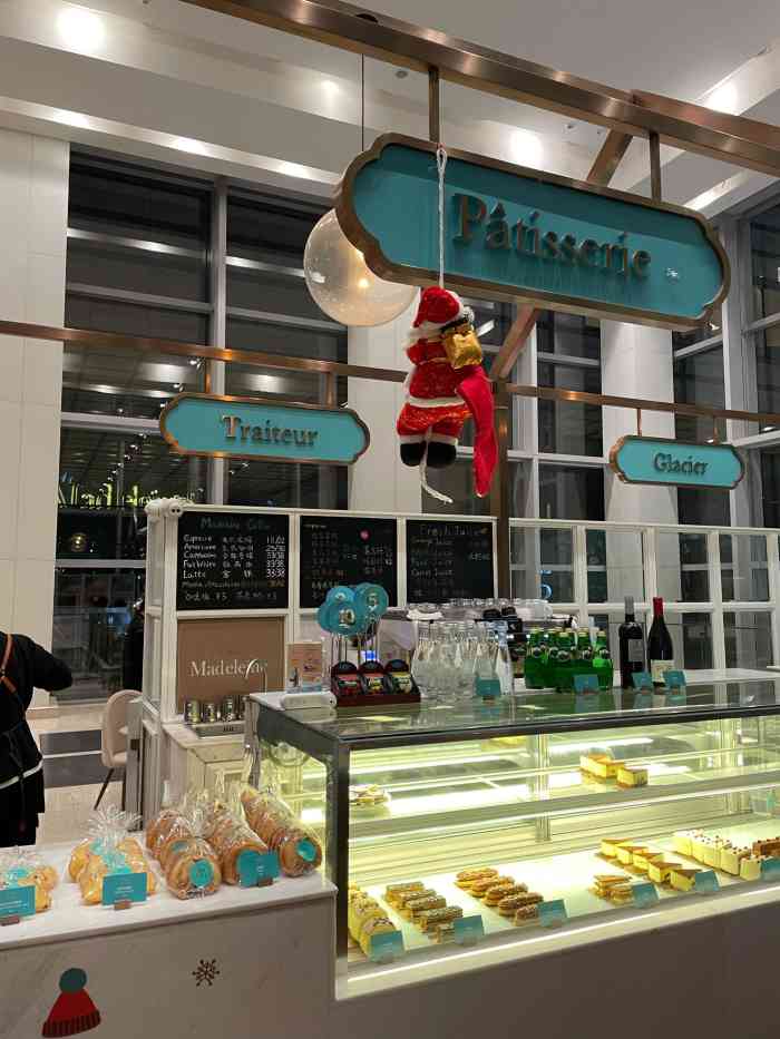 madeleine玛德琳(北京西路店)-"[薄荷]环境:粉蓝,很清新 [服务铃.