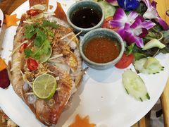 -Chom Cafe and Restaurant