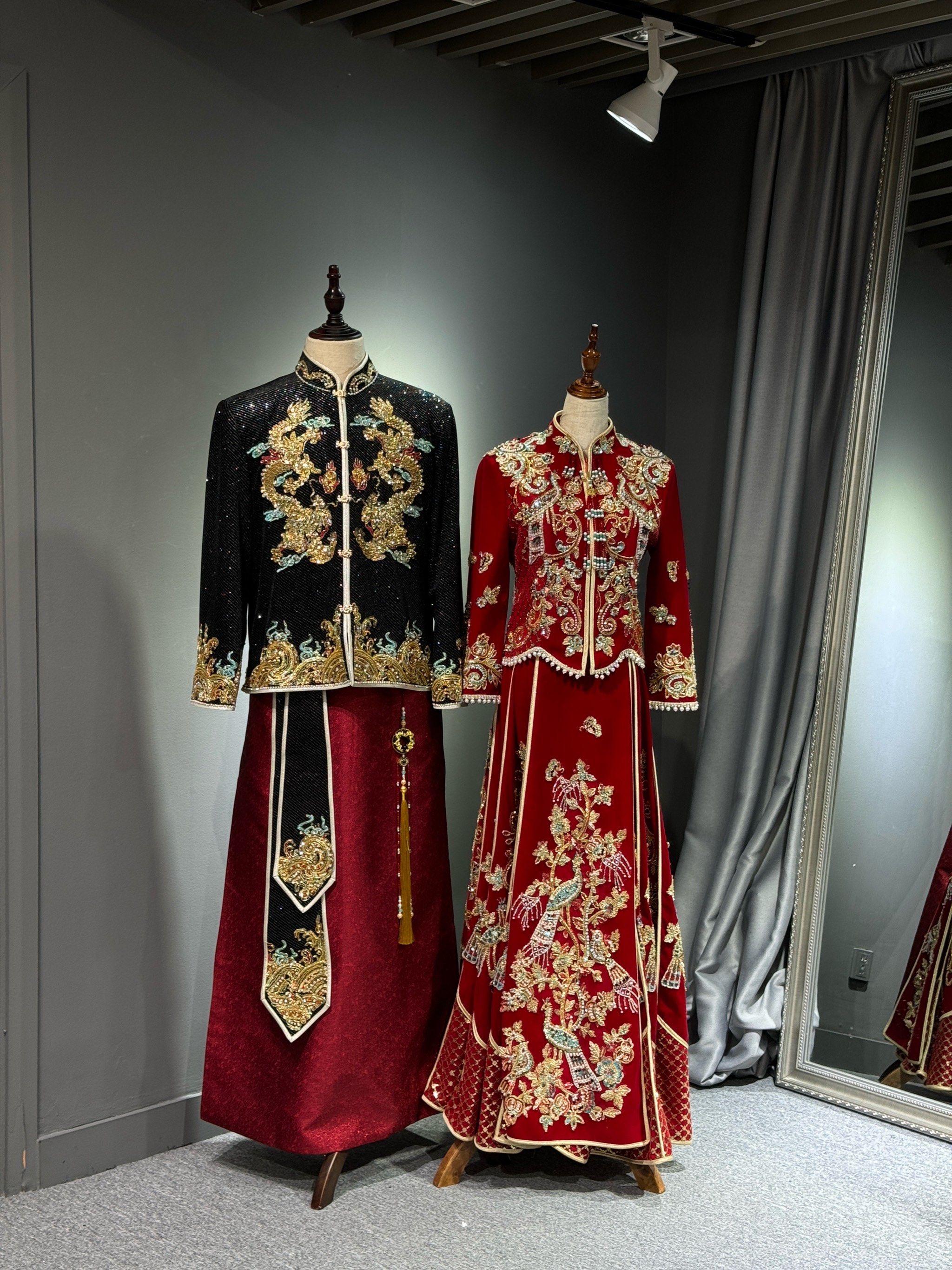 小恩爱秀禾服款式不多,但都是精品,[偷笑]精挑细选性价比最高的新娘