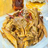 西安回民街的风干麻辣鸡 吃一口就停不下来[调皮]