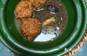 Braised Pork Meatballs in Clay Pot