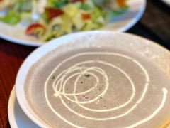 黑松露奶油蘑菇汤-WOLFGANG PUCK KITCHEN & BAR(迪士尼小镇店)