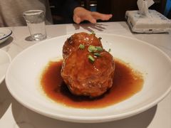 鸭蛋黄狮子头-梅飞酒家(桑园路店)