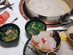 -洪氏嗨捞·猪肚鸡火锅(阳光天地店)
