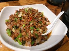 韭菜花炒肉沫-老滇山寨•云南特色菜•地方菜•民族风情歌舞表演(金碧店)