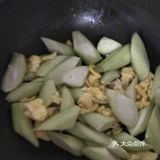 家庭小炒之丝瓜炒鸡蛋，夏天里的一道美味菜