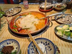 -洱火云南酸菜牛肉火锅(石景山当代商城店)