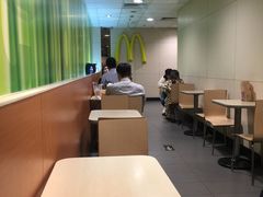 大堂-麦当劳(北京南站店)