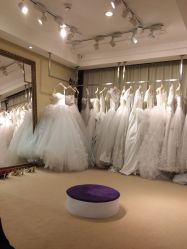 -满庭芳婚纱礼服店