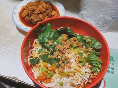 -爆炸头阿姨小四川正宗川味小吃(无任何分店)
