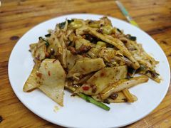 -巍山𤆵肉饵丝