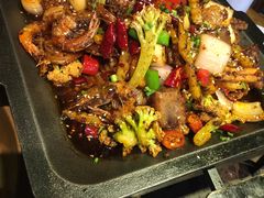 -沪小二炭火蛙锅(淮海中路美食不夜城店)