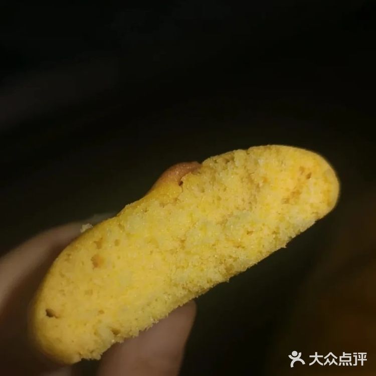 很喜欢有麦麸的皮，很香，相比芋泥的没那么甜 ​