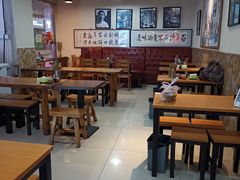 大堂-门框胡同百年卤煮(鸟巢店)