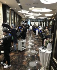 点击看大图 -八佰伴8008星级形象店