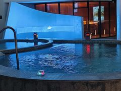 -涨巢·潮玩水疗局