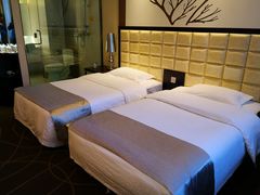 -昆明朗威酒店(昆明站火车站双桥夜市风情街店)