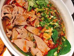 -爆炸头阿姨小四川正宗川味小吃(无任何分店)