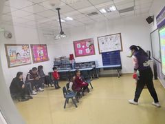 -瑞思少儿中心·少儿英语素养启蒙(勒泰直营校区)