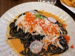 阿拉斯加蟹肉配海胆酱墨鱼汁意面-CHILLAX轻乐时(侨建·Hi City店)