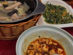 -侬佳蒸菜馆(听潮店)